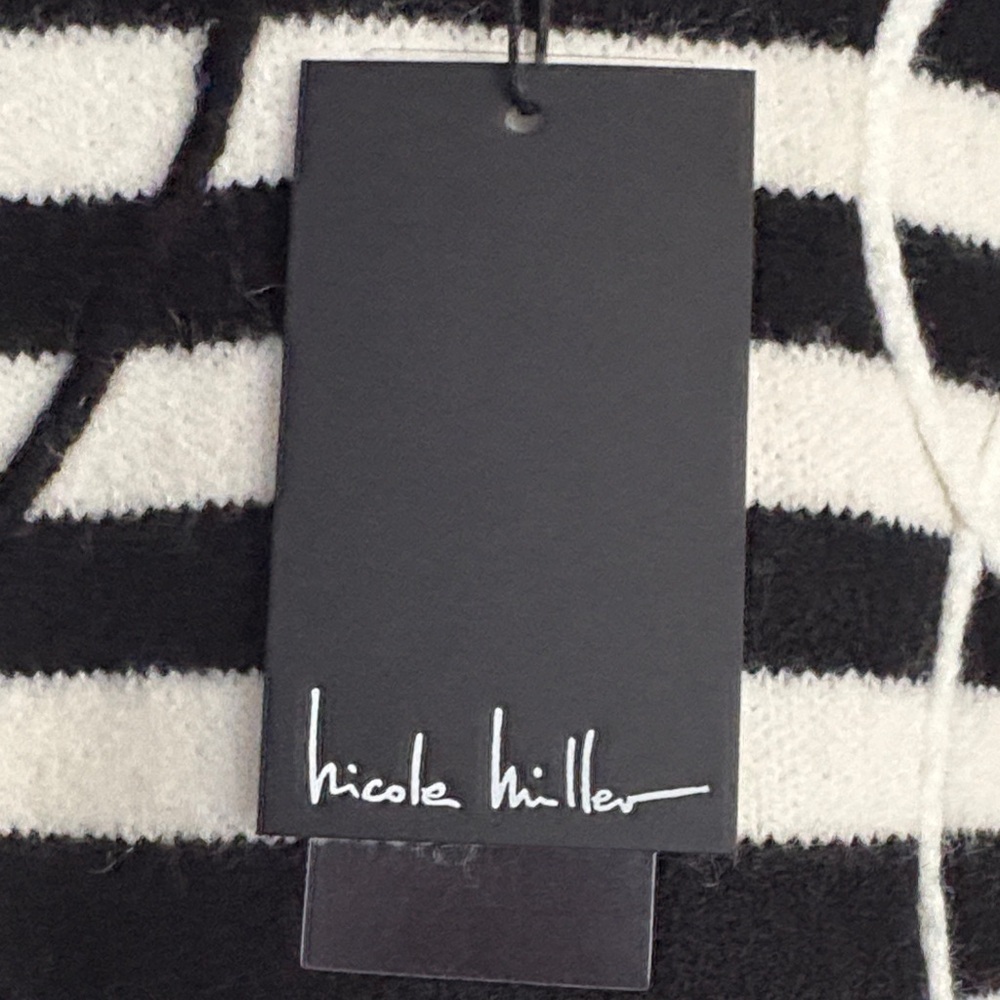 Nicole Miller Black and White Graphic Sweater - Picture 3 of 6
